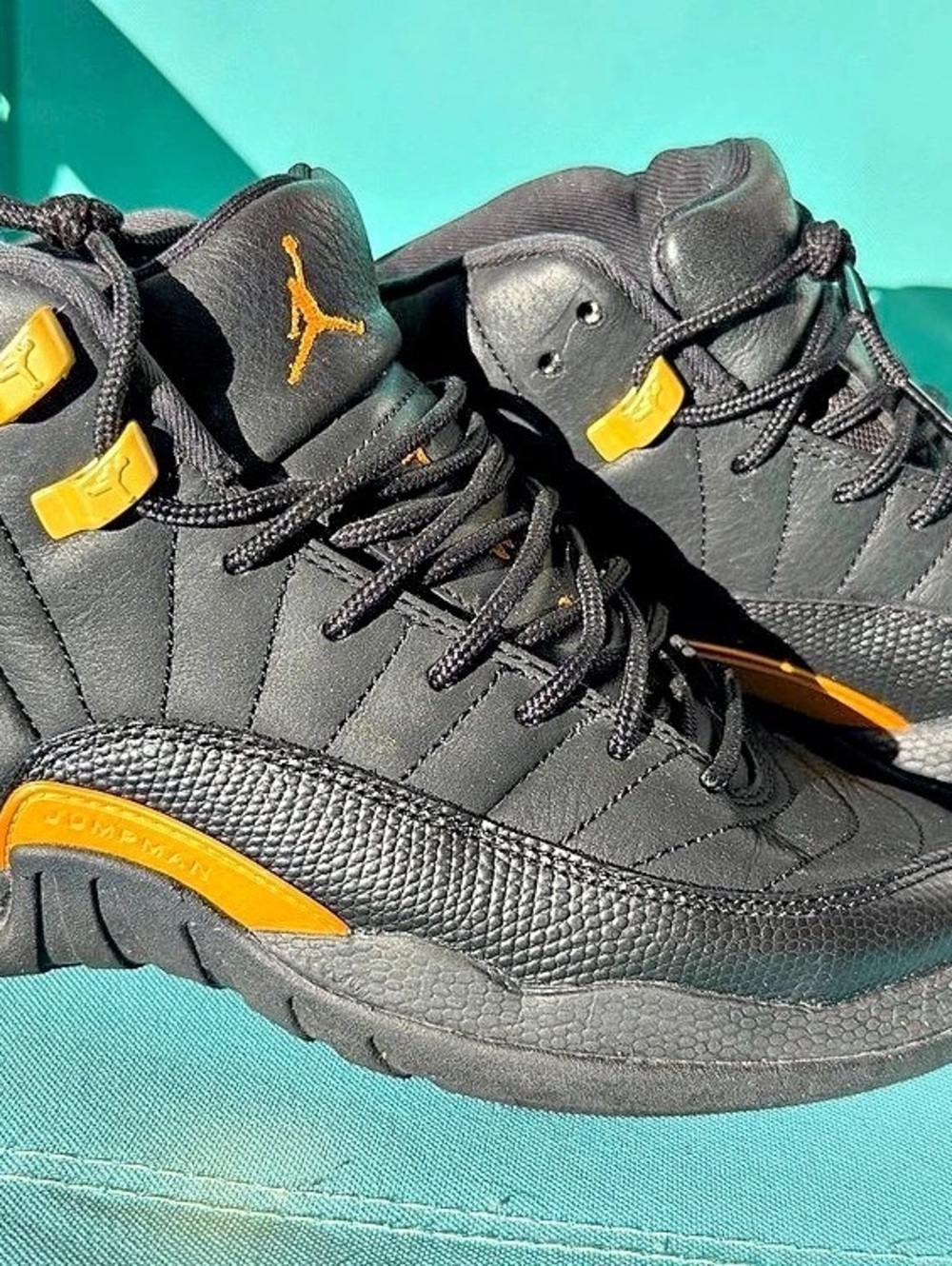 Jordan Air Jordan 12 Retro Black & Orange Boys US 4.5Y

***missing one gold piec